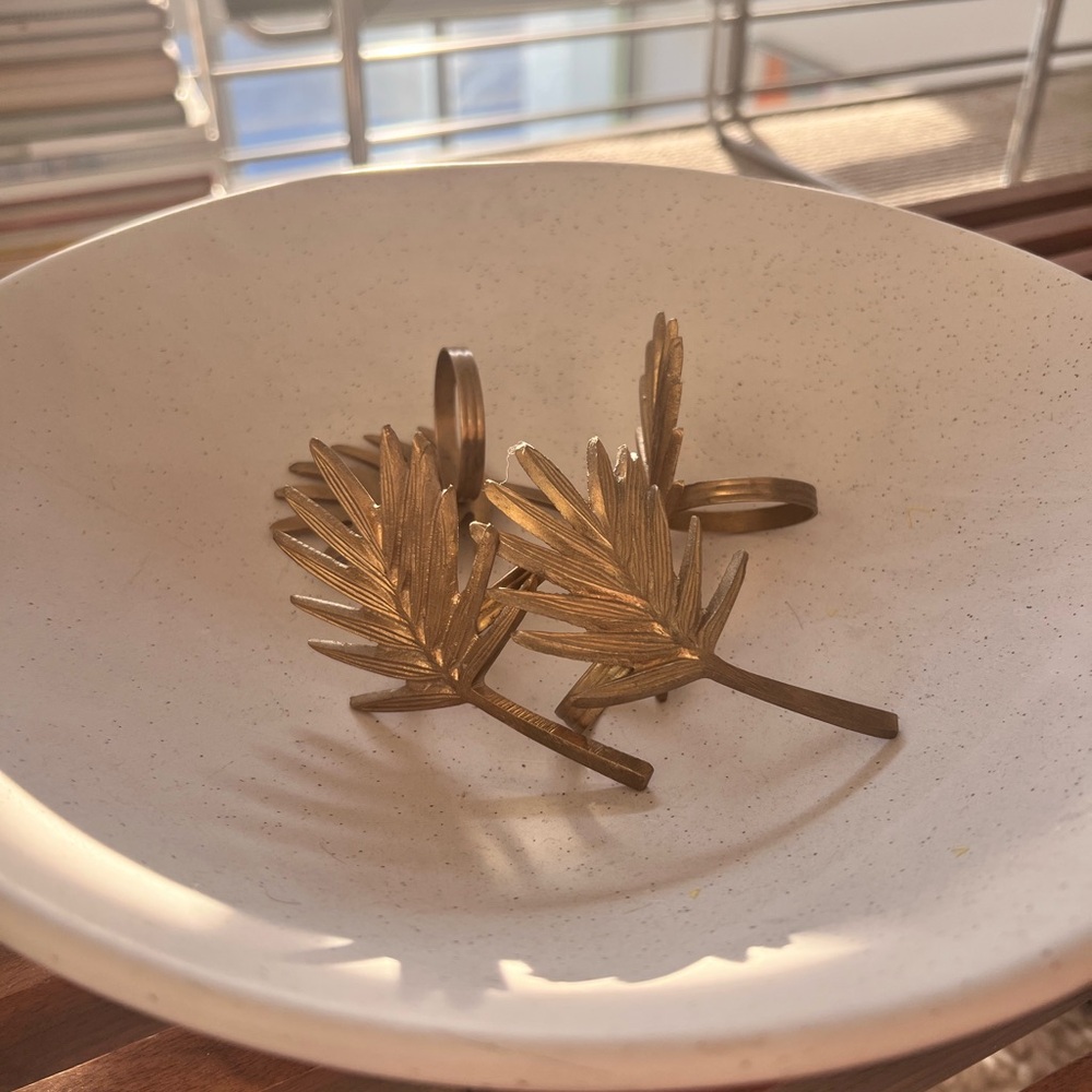 Gold Leaf Napkin Rings - Picture 2 of 4